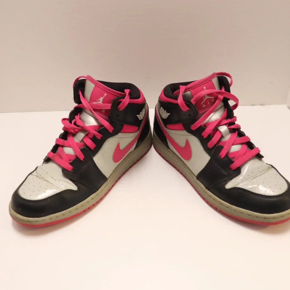 Nike Air Jordan Boys Athletic Shoes Size US 6Y Pre-Owne Good Condition